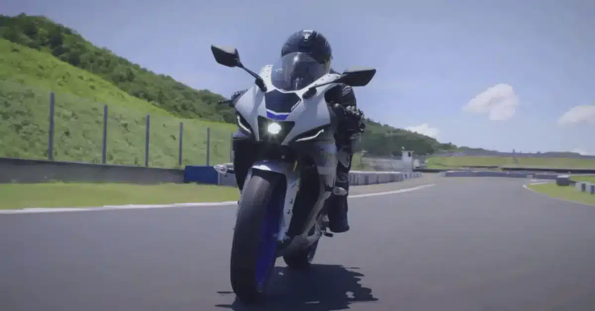 New Launch Yamaha R15 V5 Mileage & Top Speed